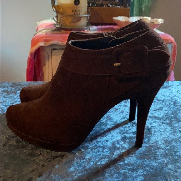 Woman’s heels - Picture 1 of 7